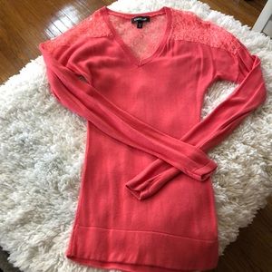 Women’s lightweight sweater